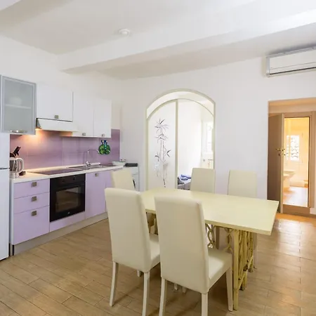 Appartement Borgognissanti